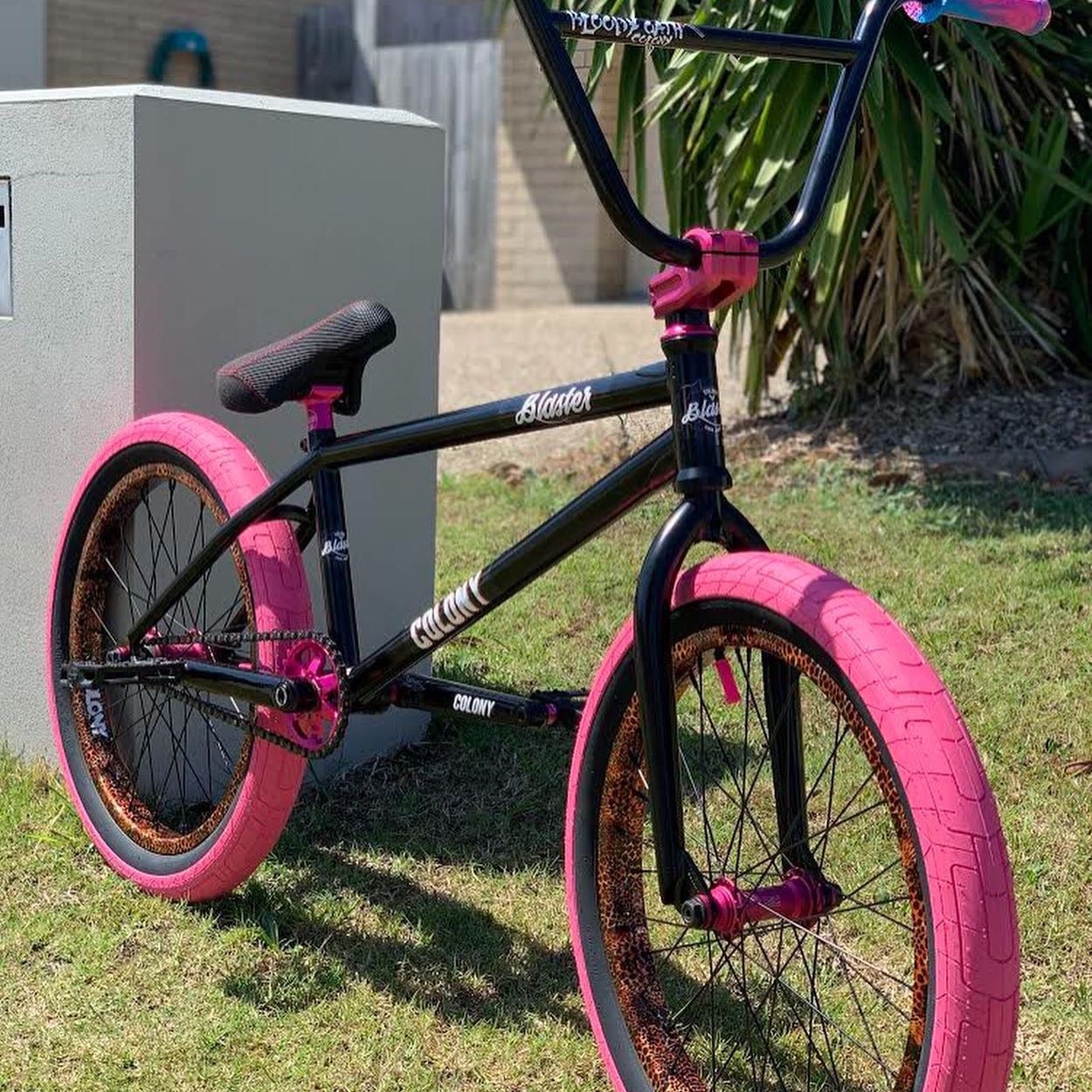 COLONY Griplock Tyre ピンクが入荷しました！ |BMX通販ならヴァン